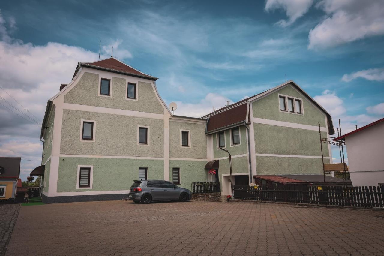 Hotel Apartment Faraon Rumburk Luaran gambar